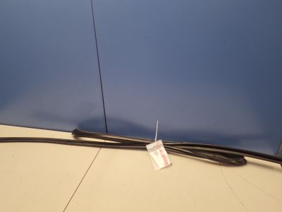 Уплотнитель стекла двери задний правый для Toyota Highlander U20 2001-2006