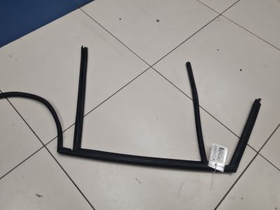 Уплотнитель стекла двери задний правый для BMW X1 E84 2009-2015