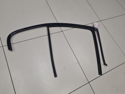 Уплотнитель стекла двери задний правый для BMW 3 F30 2011-2018