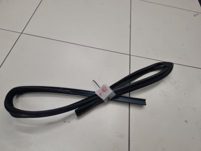 Уплотнитель стекла передней левой двери для Audi Q7 4L 2005-2015