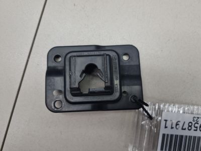 Кронштейн решетки радиатора правый для Mazda CX-5 2017-