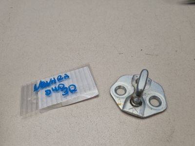 Ответная часть замка двери для Nissan Navara D40 2005-2015