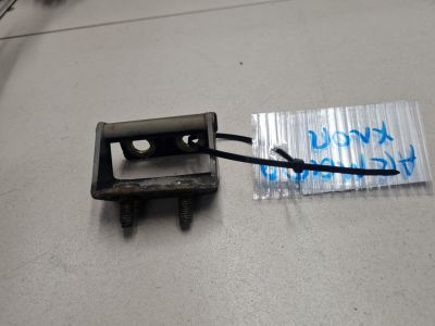 Петля двери багажника левая для Nissan Armada TA60 2004-2016