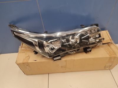Фара правая для Toyota Corolla E18 2013-