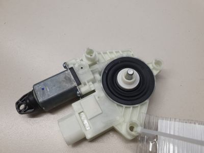 Моторчик стеклоподъёмника задний правый для BMW 7 G11 G12 2015-