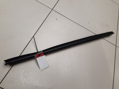 Накладка стекла передней правой двери для Volkswagen Passat B7 2011-2015