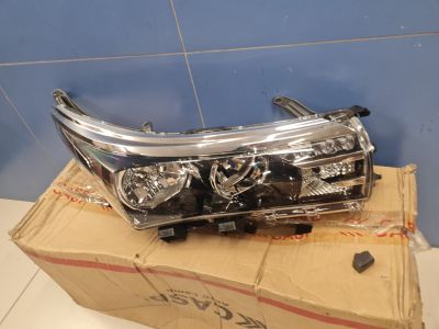 Фара правая для Toyota Corolla E18 2013-
