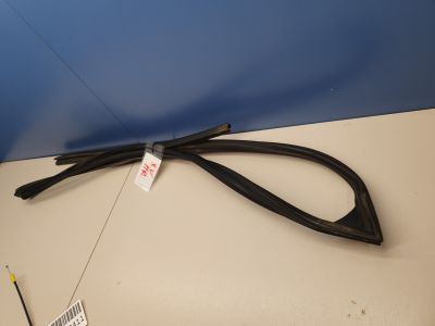 Уплотнитель стекла двери передней правой для Subaru XV G33 G43 2011-2017