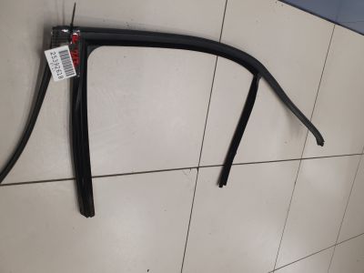 Уплотнитель стекла двери задний левый для Mercedes E-klasse W212 2009-2016