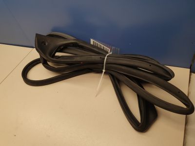 Уплотнитель двери передней левой для Toyota Yaris 2011-2017