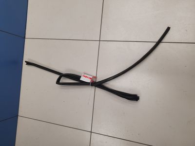 Уплотнитель стекла двери задний правый для Subaru Forester S12 2008-2012