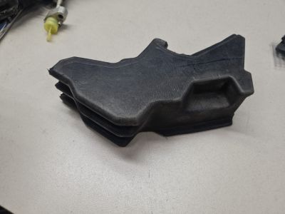 Уплотнитель крыла передний правый для Toyota C-HR GX10 GX50 2016-