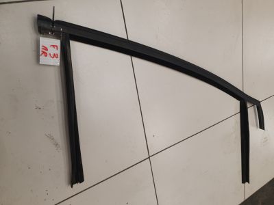 Уплотнитель стекла передней правой двери для Ford Focus 3 2011-2019