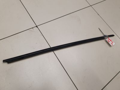 Молдинг стекла передней правой двери для Toyota Yaris 2011-2017