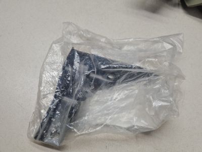 Кронштейн правой фары для Toyota Land Cruiser 200 2008-