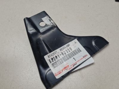 Кронштейн фары правый для Toyota Land Cruiser 200 2008-