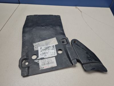 Кронштейн брызговика задний правый для Toyota RAV 4 2005-2013