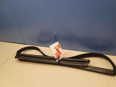 Уплотнитель стекла двери задней левой для Land Rover Discovery Sport 2014-