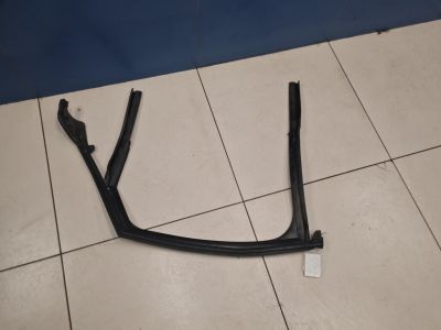 Уплотнитель стекла двери задний левый для Audi A6 S6 C7 2011-2018