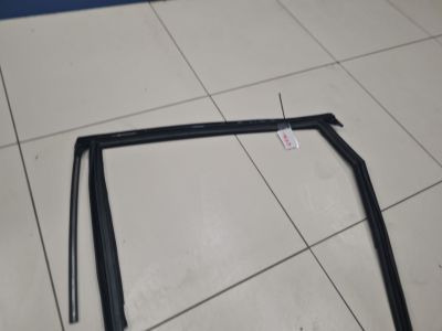 Уплотнитель стекла двери задний левый для Audi Q7 4M 2015-