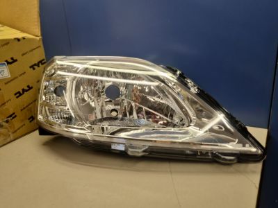 Фара правая для Renault Logan 2005-2014