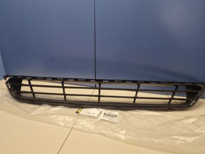 Решётка в бампер центральная для Hyundai Santa Fe DM 2012-2018