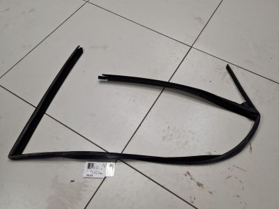 Уплотнитель стекла передней правой двери для Volvo XC70 Cross Country 2007-2016