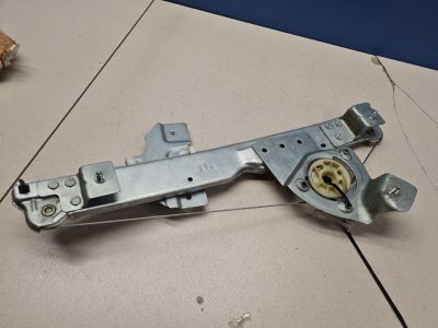 Стеклоподъемник задний правый для Nissan Terrano D10 2014-