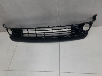 Решётка в бампер центральная для Toyota Prius W30 2009-2015