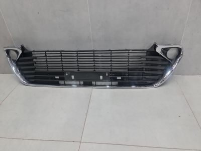 Решётка в бампер центральная для Toyota Camry XV50 2011-2017
