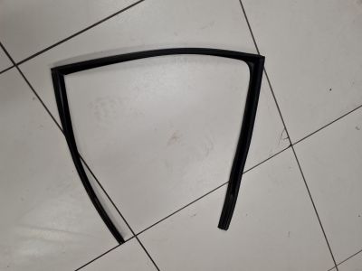 Уплотнитель стекла двери задний правый для BMW 5 F10 2009-2017