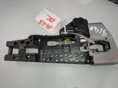 Кронштейн ручки двери передней правой для Audi A4 B8 2007-2015