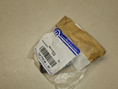 Заглушка переднего бампера буксировочного крюка для Dodge Journey 2009-