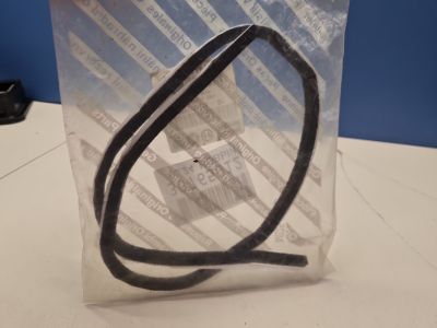 Уплотнитель лобового стекла нижний для Fiat Ducato 250 2006-