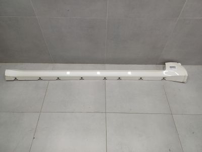 Накладка порога правая для Toyota Land Cruiser 300 2021-