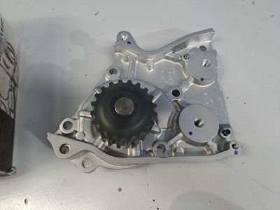 Помпа (насос водяной) для Mazda BT-50 2006-2012