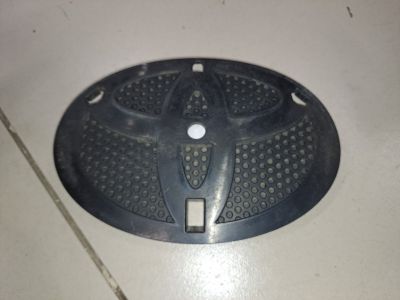 Эмблема решетки радиатора для Toyota RAV 4 2013-2019