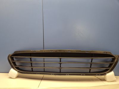 Решётка в бампер центральная для Hyundai Solaris 2010-2017