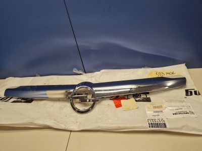 Накладка на решетку радиатора для Opel Astra H 2004-2014