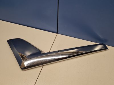 Планка под фару правая для Toyota Land Cruiser 200 2008-