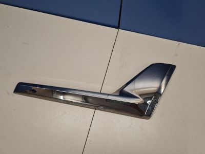 Планка под фару левая для Toyota Land Cruiser 200 2008-