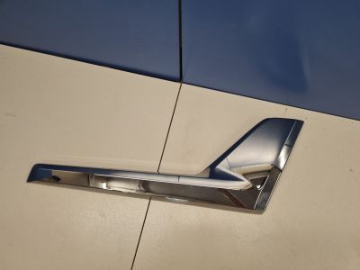 Планка под фару левая для Toyota Land Cruiser 200 2008-