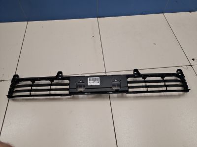 Решётка в бампер центральная для Toyota Land Cruiser 200 2008-