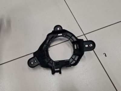 Кронштейн противотуманной фары правый для Toyota Land Cruiser 200 2008-