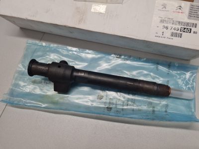 Форсунка дизельная электрическая для Peugeot 5008 2009-2016