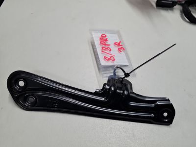 Кронштейн обшивки двери задней правой для Chery Tiggo 8 Pro 2021-