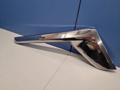 Планка под фару правая для Toyota Land Cruiser 200 2008-