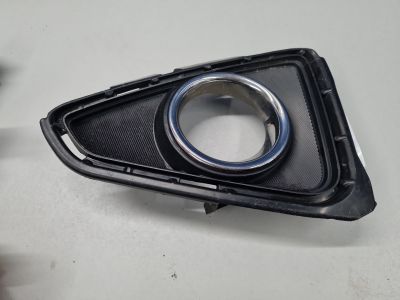 Решётка в бампер правая для Toyota RAV 4 2013-2019