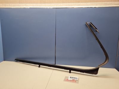 Молдинг стекла задней левой двери для Land Rover Discovery 2017-