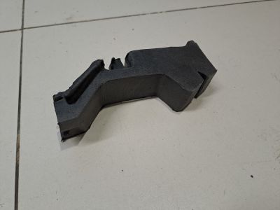 Уплотнитель капота для Volkswagen Jetta A6 2010-2018